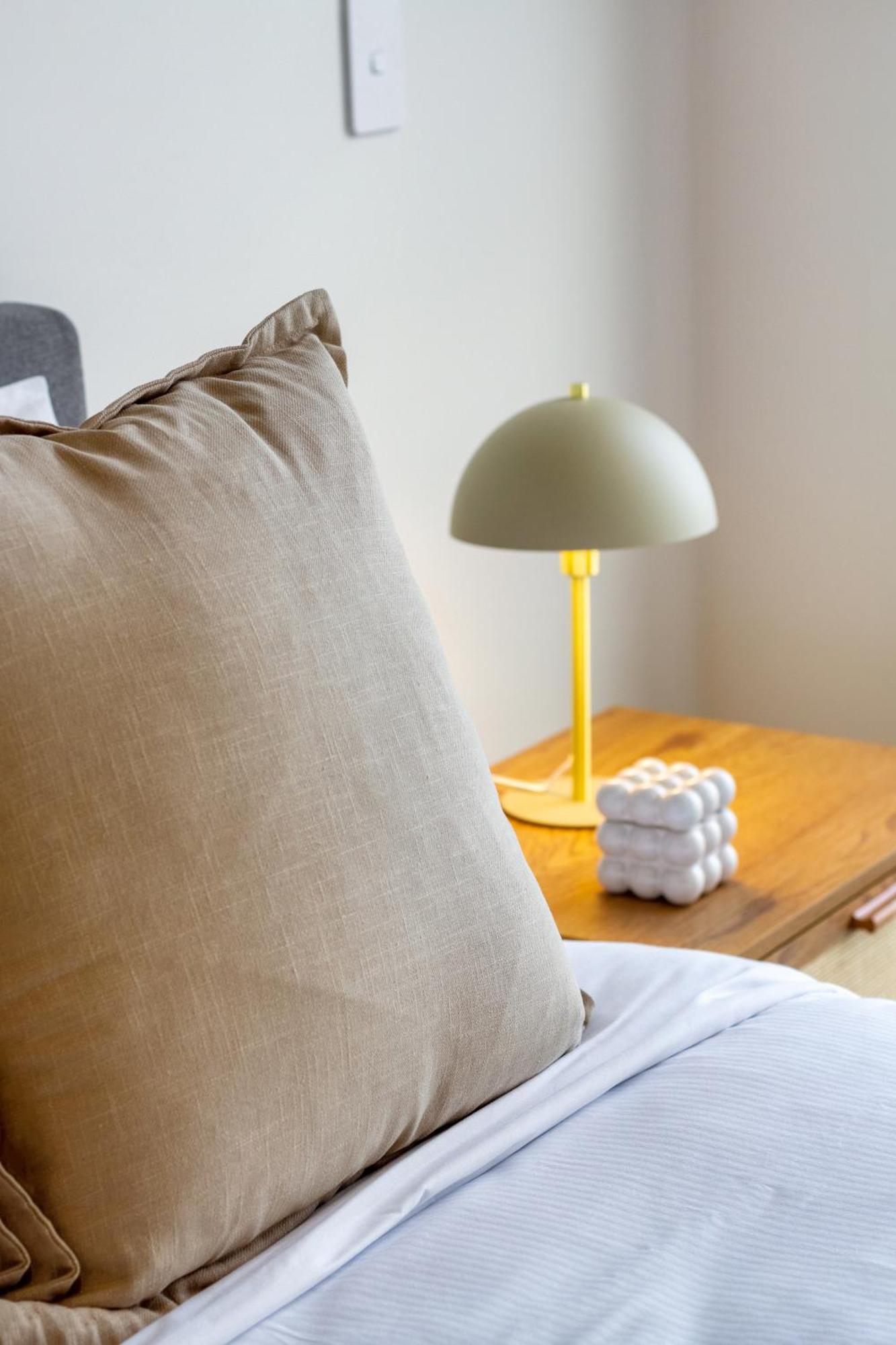 2 Bed, 2 Bath W Sofa Bed - Great Cafes Nearby Lägenhet Christchurch Exteriör bild