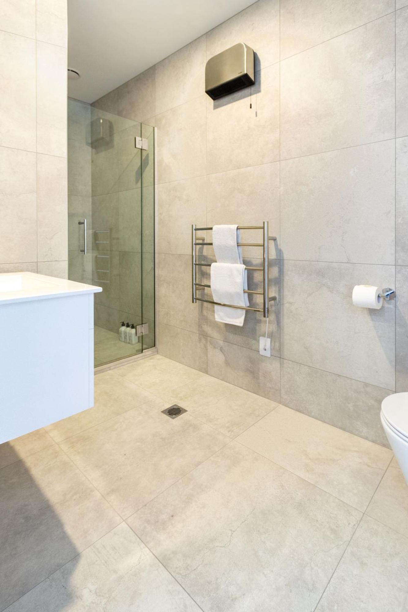 2 Bed, 2 Bath W Sofa Bed - Great Cafes Nearby Lägenhet Christchurch Exteriör bild
