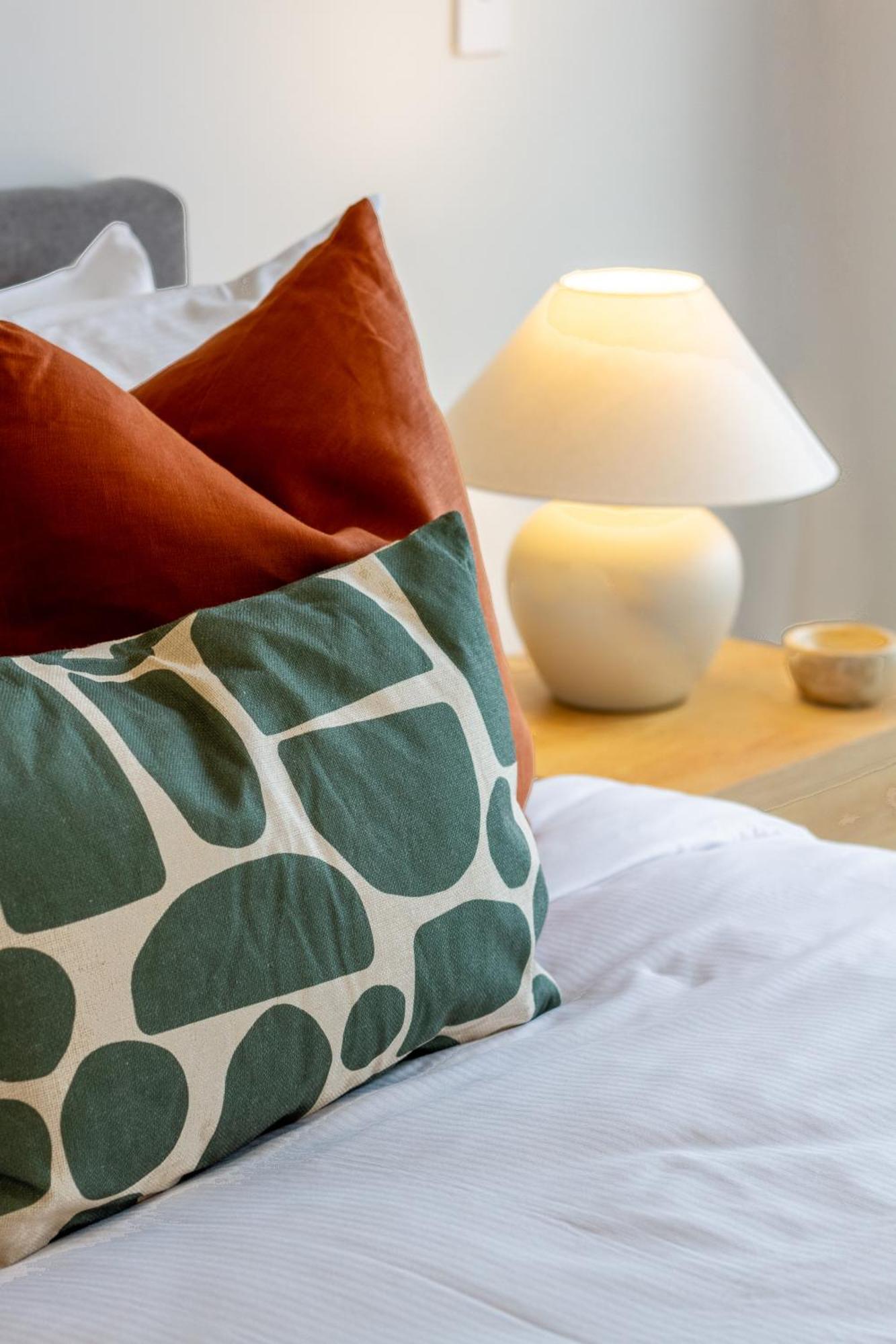 2 Bed, 2 Bath W Sofa Bed - Great Cafes Nearby Lägenhet Christchurch Exteriör bild